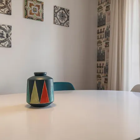 Baixa 2bdr Duplex With Balcony By Lovelystay 아파트