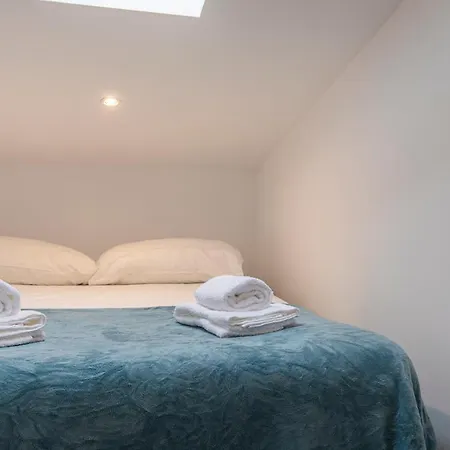 Condessa 2bdr Duplex By Lovelystay