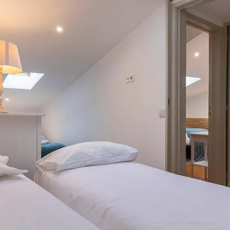 Baixa 2bdr Duplex With Balcony By Lovelystay *