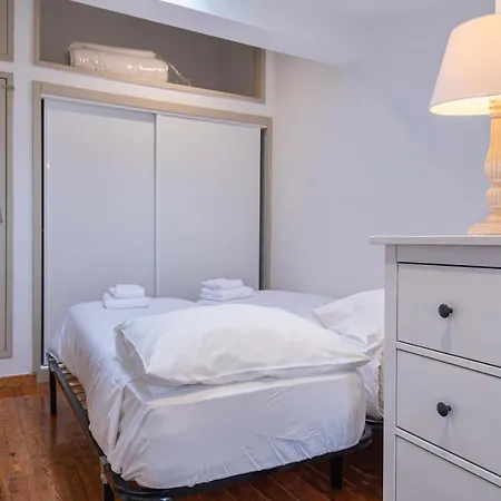 아파트 Baixa 2bdr Duplex With Balcony By Lovelystay