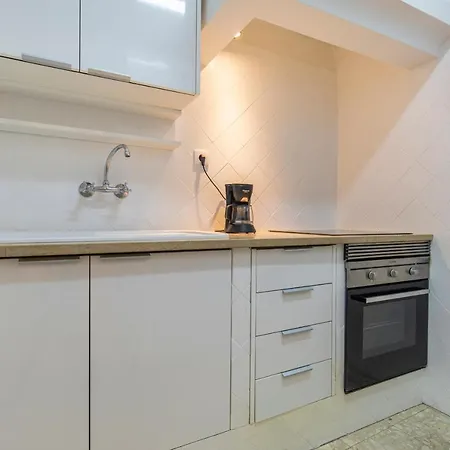아파트 Baixa 2bdr Duplex With Balcony By Lovelystay