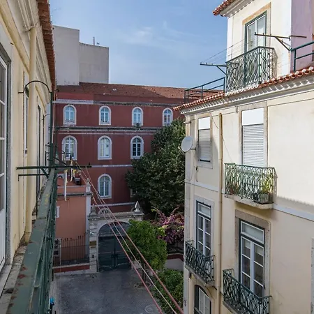 Baixa 2bdr Duplex With Balcony By Lovelystay *