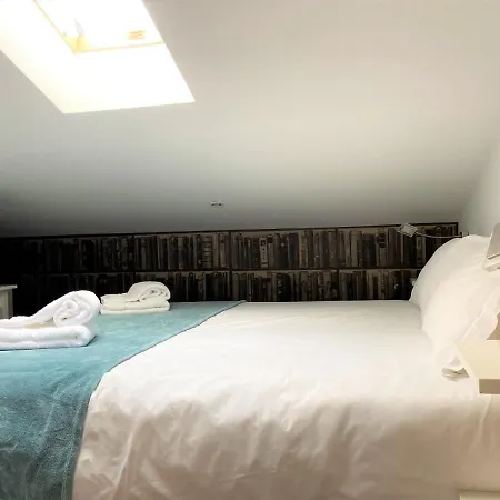 Baixa 2bdr Duplex With Balcony By Lovelystay 리스본